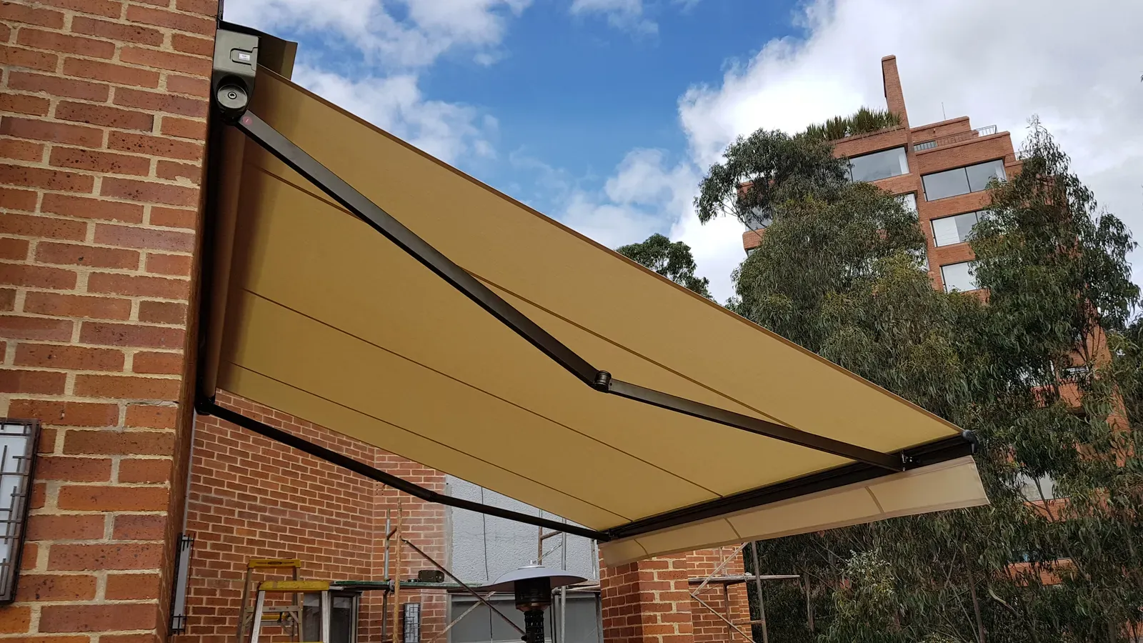 Toldo Brazos Extensibles — instalación 4